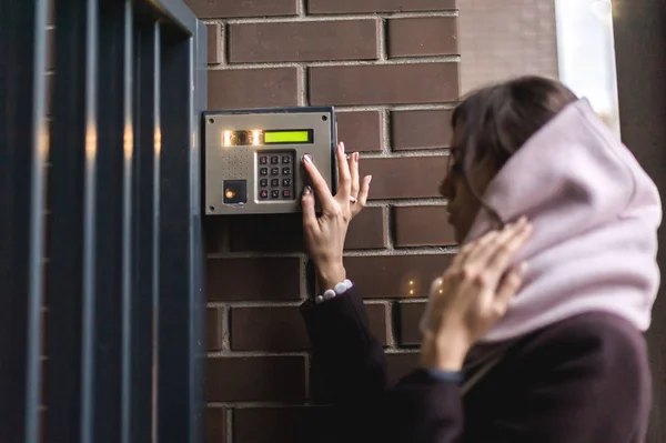 Brunette Woman Calls Intercom Street Autumn Day Warm Clothes — Stock Photo, Image