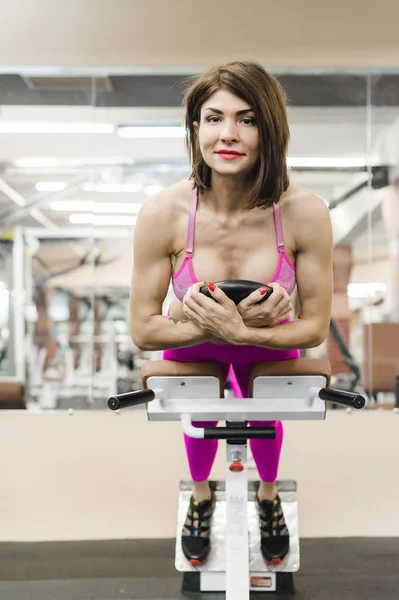 Wanita Cantik Seksi Dari Atletik Membangun Terlibat Dalam Latihan Gym Stok Gambar