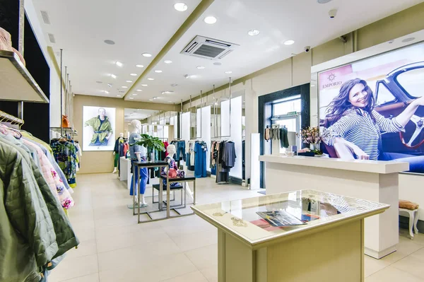 俄罗斯 新西比尔斯克 2018年4月25日 室内女装和配件店精品 Emporio — 图库照片