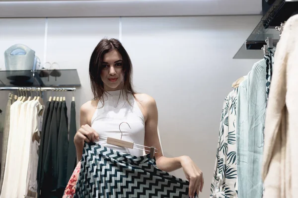Young Beautiful Emotional Modern Woman Walks Shopping Center Looks Fashion — Stock Photo, Image