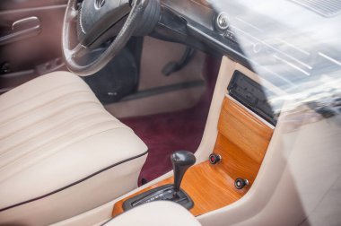 araç sergi, araç iç elemanları