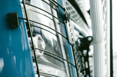 Araç, park yerinin dış unsurları Sergisi. kamyonet Far