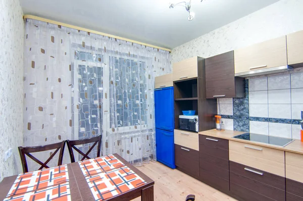 Ρωσία Νοβοσιμπίρσκ Απριλίου 2016 Εσωτερικό Διαμέρισμα Δωματίου Κουζίνα Τραπεζαρία — Φωτογραφία Αρχείου