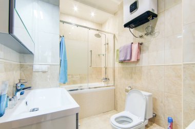 Rusya, Novosibirsk-07 Mayıs, 2016: iç oda daire. banyo lavabosu