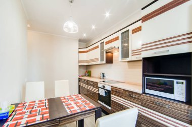 Rusya, Novosibirsk - 07 Mayıs, 2016: iç Oda daire. mutfak, yemek odası