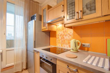 Rusya, Novosibirsk - 07 Mayıs, 2016: iç Oda daire. mutfak, yemek odası