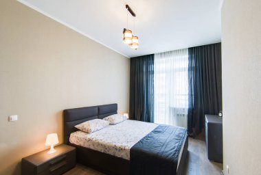 Rusya, Novosibirsk - 07 Mayıs, 2016: iç Oda daire. büyük yataklı yatak odası