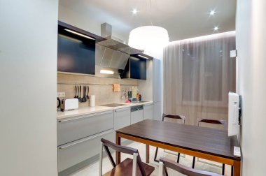 Rusya, Novosibirsk - 28 Ocak, 2016: iç Oda daire. modern mutfak, yemek odası