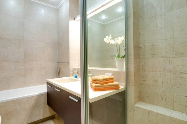 Russland Nowosibirsk Januar 2016 Innenraumwohnung Modernes Badezimmer Waschbecken Dekorelemente — Stockfoto