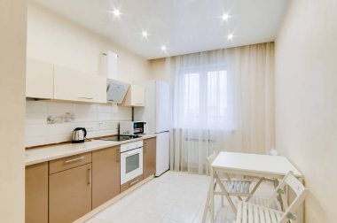 Rusya, Moskova- 20 Eylül 2017: iç oda daire. mutfak ve yemek odası