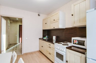 Rusya, Moskova- 20 Eylül 2017: iç oda daire. mutfak ve yemek odası