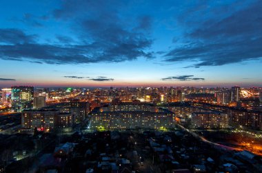Rusya, Novosibirsk-15 Haziran 2019:Rus avluları. binalar, ev mimarisi, dış. şehir manzarası