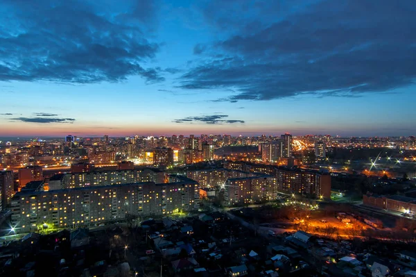 Rusya, Novosibirsk-15 Haziran 2019:Rus avluları. binalar, ev mimarisi, dış. şehir manzarası