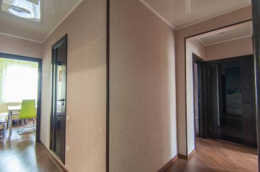 Rusya, Moskova- 13 Haziran 2018: iç oda daire. hostel standart onarım dekorasyon