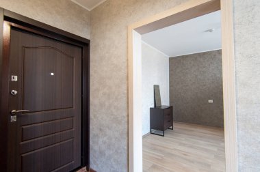 Rusya, Moskova- 13 Haziran 2018: iç oda daire. hostel standart onarım dekorasyon. eski değil modern dekor