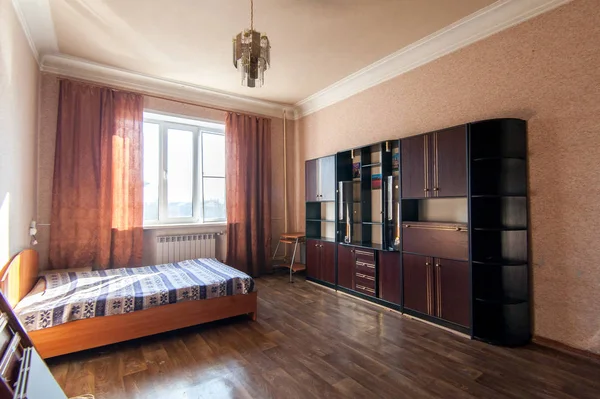 ロシア モスクワ 2018年6月13日 インテリアルームアパート ホステルの標準的な修理の装飾 古いではない現代的な装飾 — ストック写真