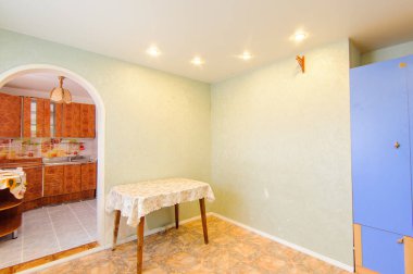 Rusya, Moskova- 05 Haziran 2018: iç oda daire. hostel standart onarım dekorasyon. eski değil modern dekor