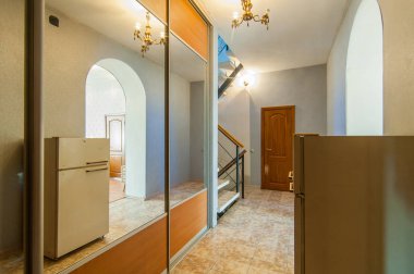 Rusya, Moskova... 26 Haziran 2018: iç oda dairesi. Yurtta standart onarım dekorasyonu