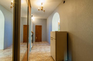 Rusya, Moskova... 26 Haziran 2018: iç oda dairesi. Yurtta standart onarım dekorasyonu