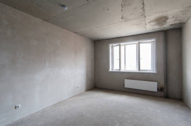 Rusya, Moskova... 16 Mayıs 2019: iç oda dairesi. Pansiyonda standart onarım dekorasyonu. Kendi kendine bitirme kabataslak tamir