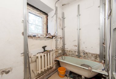 Rusya, Moskova... 29 Mayıs 2019: iç oda dairesi. Kendi kendini bitirmek için kaba bir tadilat. İnşaatın bitiş aşaması