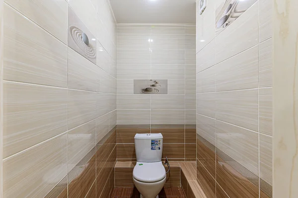 ロシア モスクワ 2020年2月7日 インテリアルームアパート現代明るい居心地の良い雰囲気 バスルーム シンク 装飾要素 トイレ — ストック写真