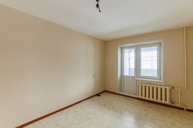 Rusya, Moskova... 10 Şubat 2020: İç mekan dairesi modern, parlak, rahat atmosfer. Genel temizlik, ev dekorasyonu, satılık ev hazırlığı.