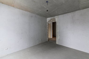 Rusya, Moskova... 10 Şubat 2020: İç mekan dairesi modern, parlak, rahat atmosfer. Genel temizlik, ev dekorasyonu, satılık ev hazırlığı.