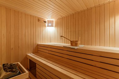 Rusya, Moskova... 15 Şubat 2020: İç mekan dairesi modern, parlak, rahat atmosfer. Genel temizlik, ev dekorasyonu, satılık ev hazırlığı. Banyo, sauna