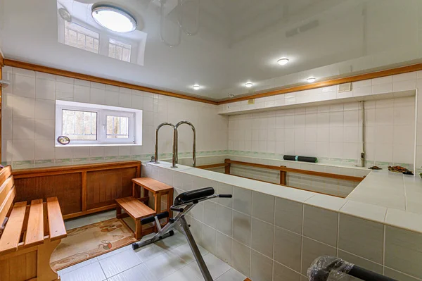 ロシア モスクワ 2020年2月15日 インテリアルームアパート現代明るい居心地の良い雰囲気 掃除や家の装飾家の販売の準備 風呂サウナ — ストック写真