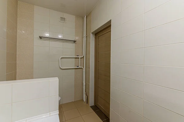 러시아 모스코 2020 아파트 현대의 분위기 전반적 판매를 화장실 싱크대 — 스톡 사진