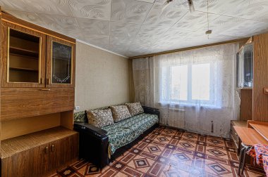 Rusya, Moskova... 15 Nisan 2020: İç mekan dairesi modern, parlak, rahat atmosfer. Genel temizlik, ev dekorasyonu, satılık ev hazırlığı.