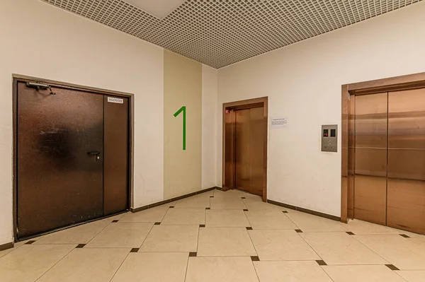 Rusia Moscú Abril 2020 Lugar Público Interior Entrada Casa Puertas — Foto de Stock