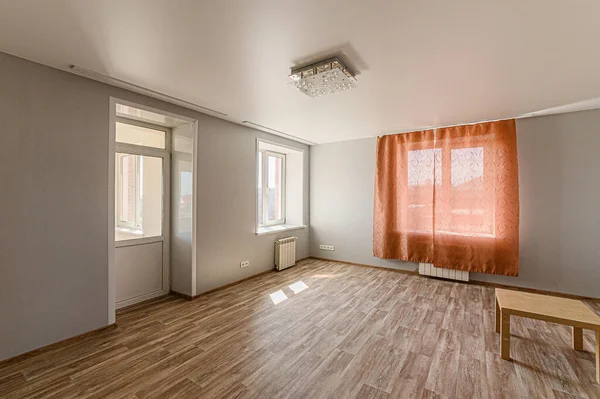 ロシア モスクワ 2020年4月15日 インテリアルームアパート現代明るい居心地の良い雰囲気 掃除や家の装飾販売のための家の準備 — ストック写真