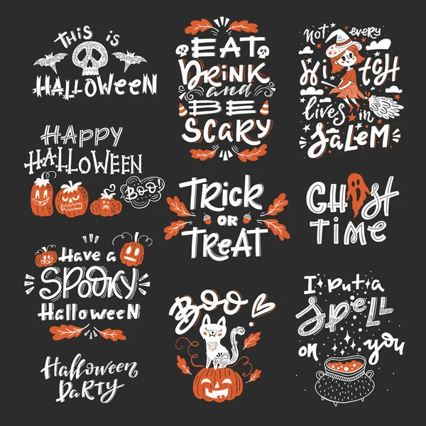 Vektör Halloween el yazısıyla yazılan yazı ve geleneksel semboller ile ayarlayın. Kabaklar, hayalet, kedi, kafatasları, yarasalar, süpürge, kazan, yaprakları, candys koleksiyonuyla. Yeni yıl eğlencesi daveti için mükemmel.