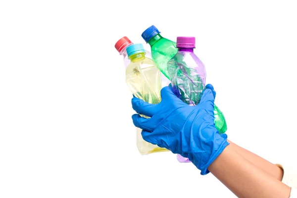 Manos Sosteniendo Basura Vacía Botella Plástico Concepto Reciclaje Fondo Blanco —  Fotos de Stock