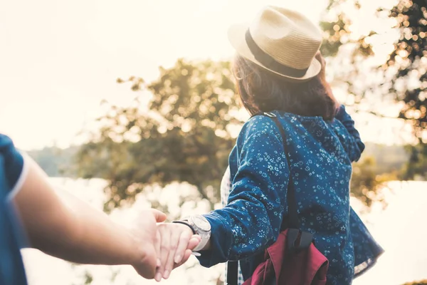 Mujer Asiática Feliz Relajante Concepto Viaje Vacaciones Enfoque Selectivo Suave —  Fotos de Stock