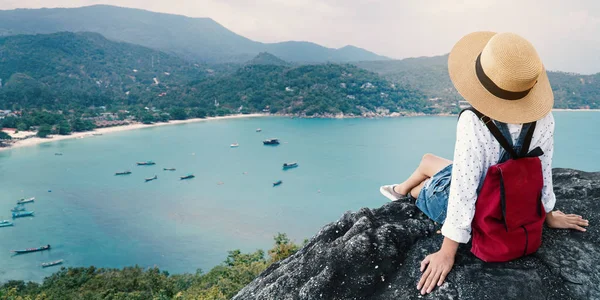 Asiatin Ruht Sich Auf Dem Meer Aus Reise Den Urlaub — Stockfoto