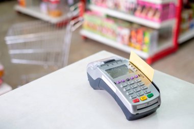 Sürükleme kredi kartı ödeme süpermarkette terminal kullanma