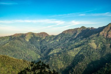 Bakış açısı büyük dağ silsilesi içinde kanchanaburi, khaochangpuak