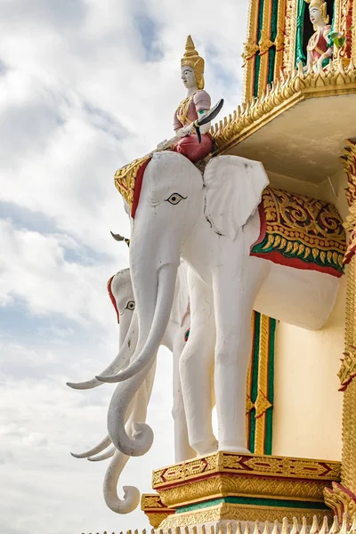Estatua Elefante Templo Con Nube — Foto de Stock