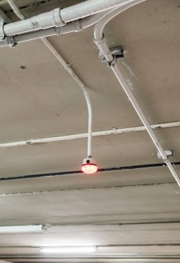 Trafik işaretleri meşgul ve park yerinde tam