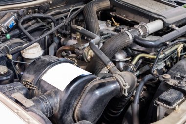 Düzeltme ve bakım kirli dizel motor oda kontrol
