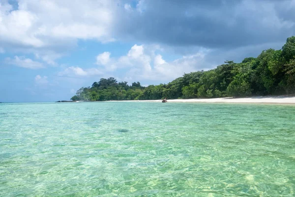 Mar Claro Esmeralda Con Costa Playa Isla Lipe — Foto de Stock