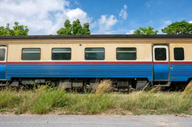 Yan görünümü vintage bogie Tren demiryolu kırsal kesimde