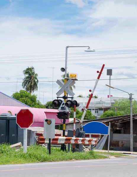 Postes Eléctricos Con Rótulo Cruce Ferrocarril — Foto de Stock