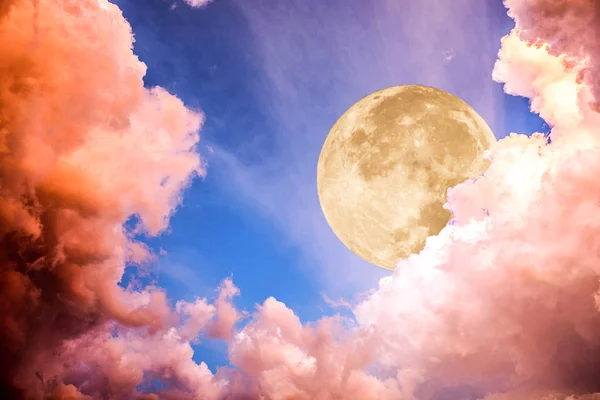 Nube Drammatica Con Luce Della Luna Sul Cielo Blu — Foto Stock
