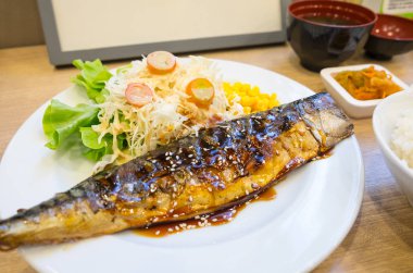 Izgara Saba balık sosu soya için sebze ile sağlıklı