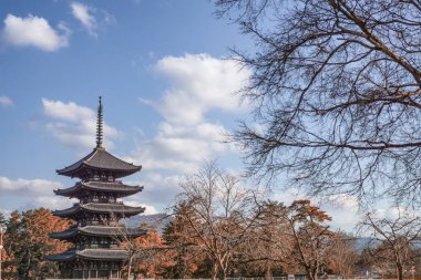 Ahşap Antik pagoda Kobe, Japonya Sonbahar Park ile Suma-dera Tapınağı