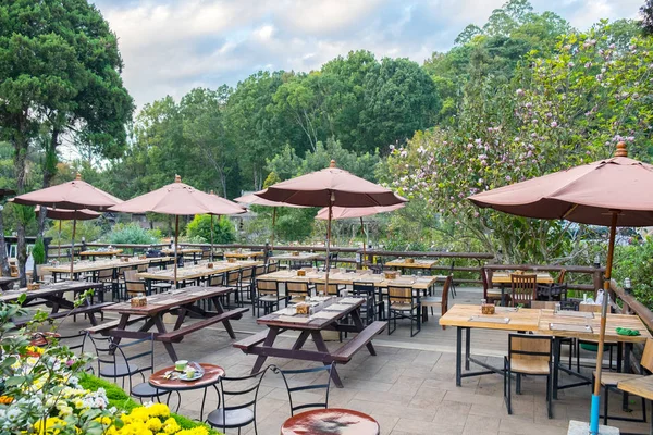 Restaurante Para Cena Jardín Sombreado Aire Libre —  Fotos de Stock